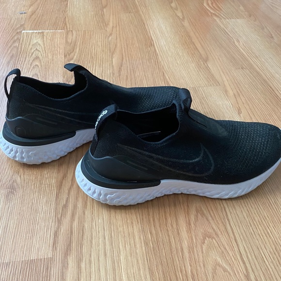 Nike Shoes - Nike Epic Flyknit React women’s 8.5